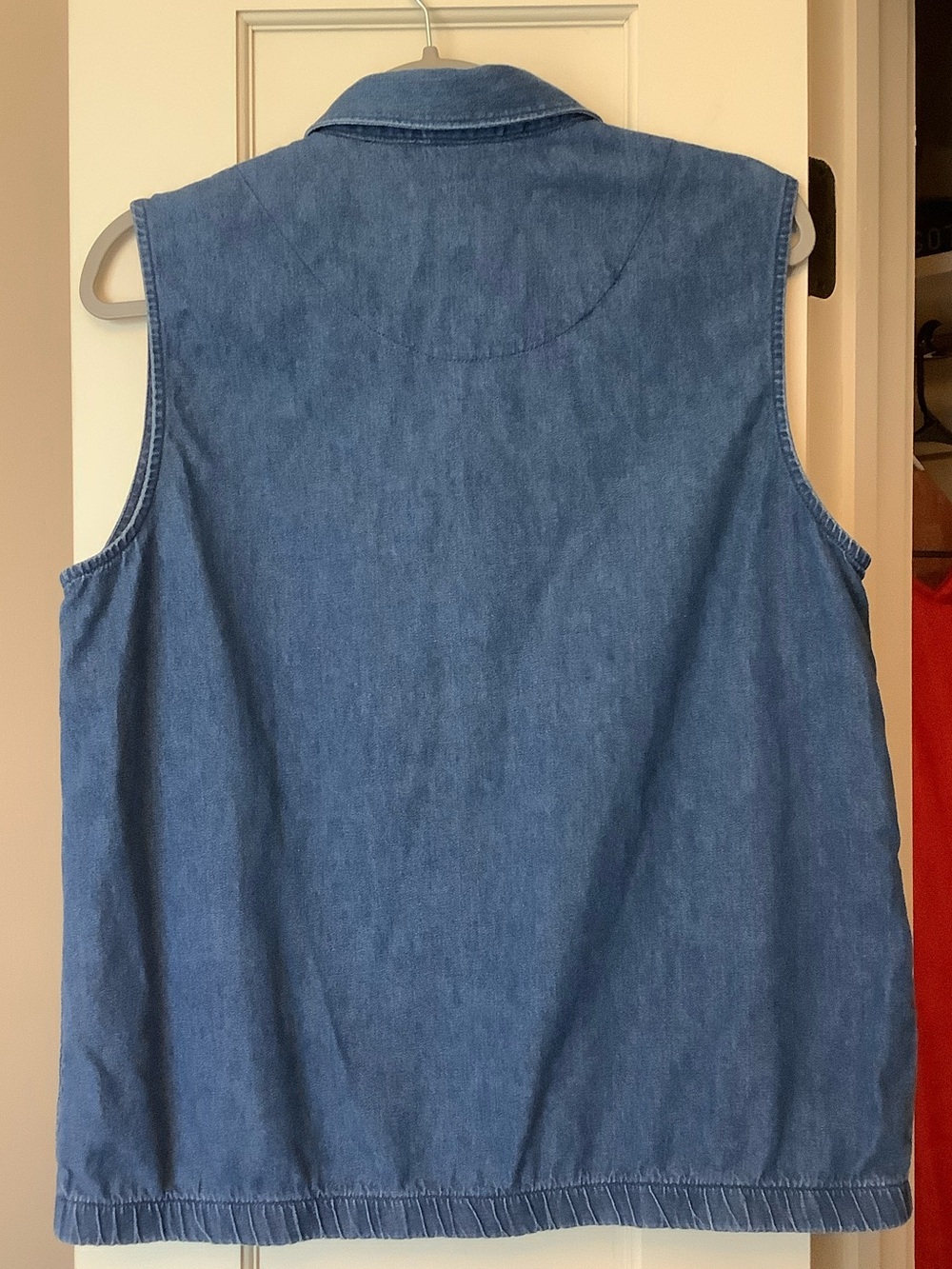 Vintage Embroidered Denim Sleeveless Zip-Up Vest with Red Floral Motif - Picture 6 of 9